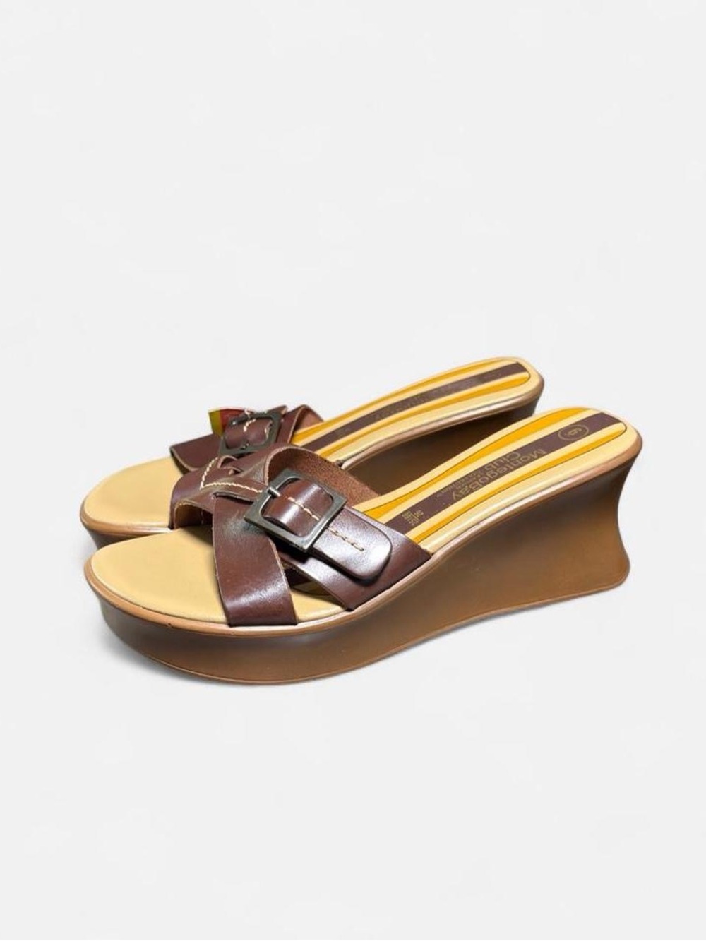 NWT | Brown leather wedge sandals with buckle detail
